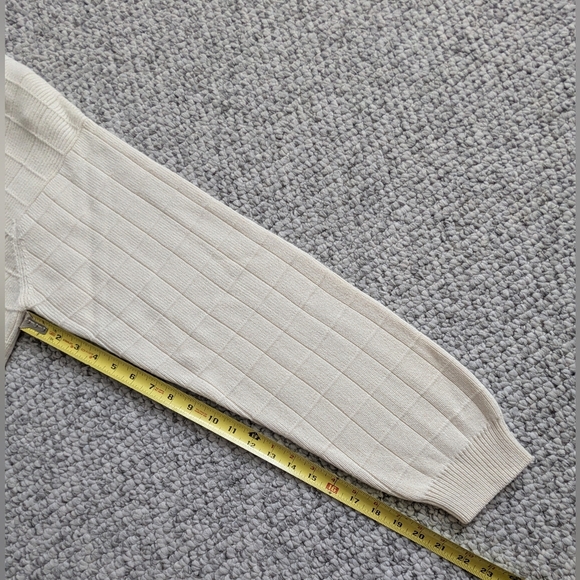 Izod Men's (Size L) Cream Cotton Crewneck Knit Sweater w/Textured Grid Design - Picture 12 of 15